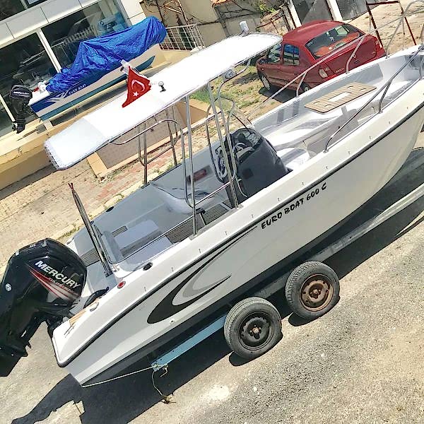 600 Center Console 2019