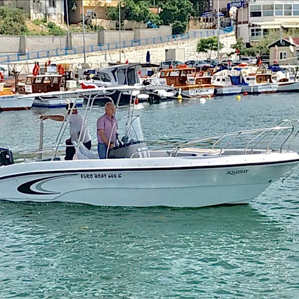 600 Center Console 2019