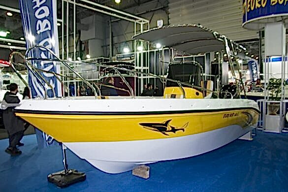 600 Center Console 2019
