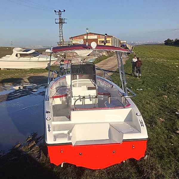 600 Center Console 2019