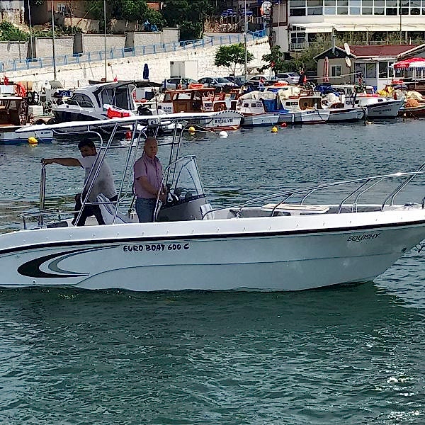 600 Center Console 2019